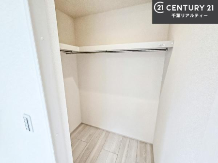 ���[ �E�H�[�N�C���N���[�[�b�g�t���ł��B��������̂��m���Ȃǂ����[���Ă��������ł��ˁI���ɂ���@�������ȂǋG�ߕ��̑傫�ȉƓd�����[�ł��܂��I