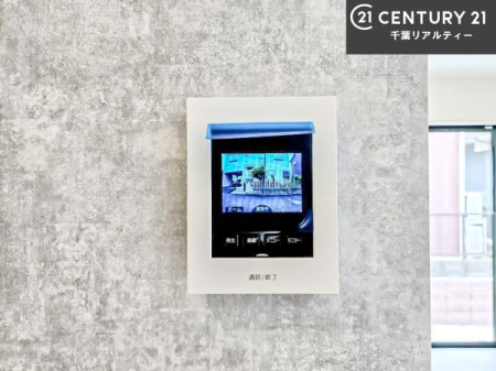 ���̑����� TV���j�^�[�t���C���^�[�z��������A�K��҂��f���Ŋm�F���Ă���Ή��ł��邽�߁A�h�Ɩʂ����S�ł��B���q�l�̂�����Ԏ��ɂ��S�����A���Ƒ��̈��S�E���S�ȕ�炵���T�|�[�g���܂��B