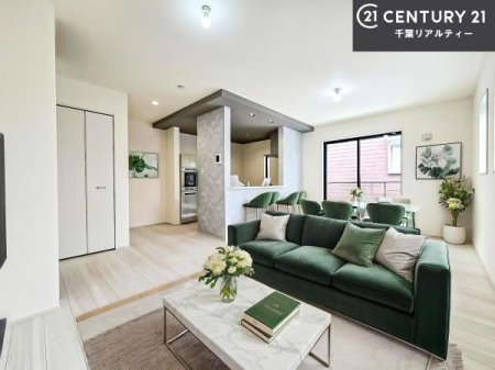 ���r���O �Ƌ�́ACG�p�[�X�ł��B��؂ȉƑ����W�܂邩�炱��LDK�ɂ͂�����肽���B
�q�����������C�ɏ΂��Ȃ��瑖�����Ă���p�����������u�L���Ƃɂ��ėǂ������v�Ǝv���u�Ԃł��B