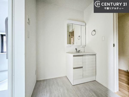 ���ʑ�E���ʏ� �O�ʋ��d�l�̐��ʏ��́A�g�����Ȃ݂����₷������I���͎��[�ɂȂ��Ă��܂��B�h���C���[�₨���ϓ����Еt������̂Ő��ʑ������X�b�L���ƌ����邱�Ƃ��o���܂��I