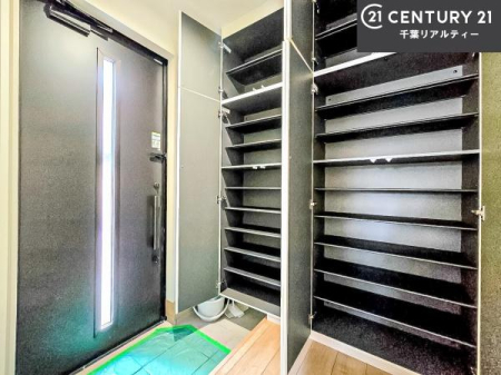 ���� �V���[�Y�{�b�N�X�t���B���ւ��Еt�����|�������₷���ł��I
�X�b�L���������ւŌ˂��J�����u�ԁA�������̂���S�n������Ԃ��o�}���Ă���܂��B