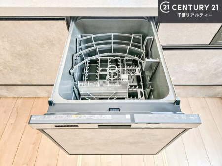 �L�b�`�� �H��@�t���̃L�b�`���ł��I�Z���������r��h�~�Ƃ��đ�ϊ��􂷂�֗��Ȏd�l�ł��I�r���g�C���Ȃ̂ŃL�b�`���̏ꏊ����炸�����X�y�[�X���L���g�����Ƃ��o���܂��I