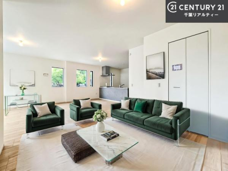 ���r���O �Ƌ��CG�p�[�X�ł��B�S�n�ǂ����r���O�͉Ƒ������R�ƏW�܂�܂��B�Ƒ��c�R�̎��Ԃ����������ł��B���Ƒ��ƁA����w�[���������Ԃ��߂��������ł��ˁB