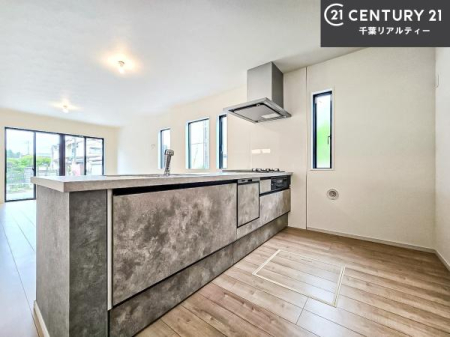 �L�b�`�� ��l�C�̑Ζʎ��V�X�e���L�b�`�����̗p���Ă��܂��I���Ƒ��̃R�~���j�P�[�V���������R�Ƒ�����݌v�ł��B
���q�l�ɂ��ڂ��͂��̂Ŋ������ł��ˁB���[�͂�����܂��I