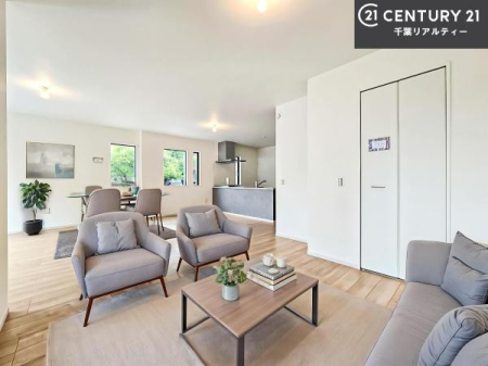 ���r���O �Ƌ��CG�p�[�X�ł��B�S�n�ǂ����r���O�͉Ƒ������R�ƏW�܂�܂��B�Ƒ��c�R�̎��Ԃ����������ł��B���Ƒ��ƁA����w�[���������Ԃ��߂��������ł��ˁB