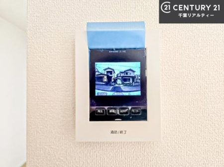 ���̑����� TV���j�^�[�t���C���^�[�z��������A�K��҂��f���Ŋm�F���Ă���Ή��ł��邽�߁A�h�Ɩʂ����S�ł��B���q�l�̂�����Ԏ��ɂ��S�����A���Ƒ��̈��S�E���S�ȕ�炵���T�|�[�g���܂��B