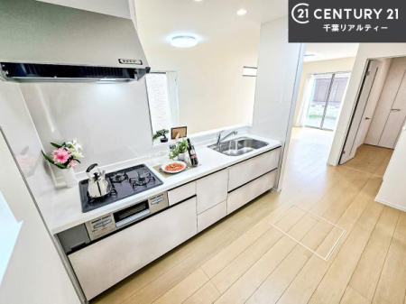 �L�b�`�� ��Ƃ肠�钲���X�y�[�X�ō�Ƃ����₷�����K�ȃL�b�`���ł��I
���q�l�ƈꏏ�ɂ��َq������y���߂�L�X�X�y�[�X�ł��B�y�����������ԂɂȂ肻���ł��ˁI