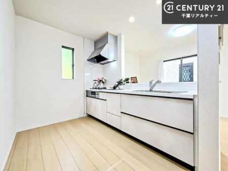 �L�b�`�� ��l�C�̑Ζʎ��V�X�e���L�b�`�����̗p���Ă��܂��I���Ƒ��̃R�~���j�P�[�V���������R�Ƒ�����݌v�ł��B
���q�l�ɂ��ڂ��͂��̂Ŋ������ł��ˁB���[�͂�����܂��I