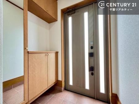 ���� �V���[�Y�{�b�N�X�t���B���ւ��Еt�����|�������₷���ł��I
�X�b�L���������ւŌ˂��J�����u�ԁA�������̂���S�n������Ԃ��o�}���Ă���܂��B