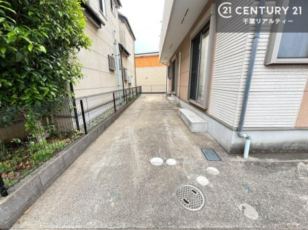 ���ԏ� ���ԃX�y�[�X��2�䕪����܂��I�Z�J���h�J�[�͂������A�o�C�N�⎩�]�ԂȂǂ��u���ꏊ�ɍ���܂���B