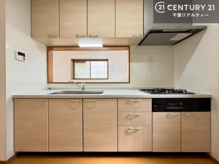 �L�b�`�� ��l�C�̑Ζʎ��V�X�e���L�b�`�����̗p���Ă��܂��I���Ƒ��̃R�~���j�P�[�V���������R�Ƒ�����݌v�ł��B
���q�l�ɂ��ڂ��͂��̂Ŋ������ł��ˁB���[�͂�����܂��I