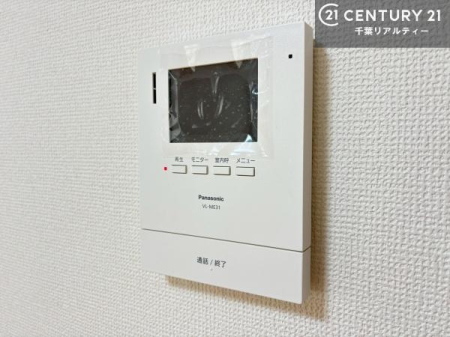 ���̑����� TV���j�^�[�t���C���^�[�z��������A�K��҂��f���Ŋm�F���Ă���Ή��ł��邽�߁A�h�Ɩʂ����S�ł��B���q�l�̂�����Ԏ��ɂ��S�����A���Ƒ��̈��S�E���S�ȕ�炵���T�|�[�g���܂��B