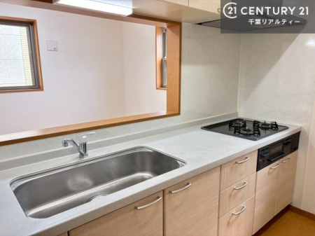 �L�b�`�� ��l�C�̑Ζʎ��V�X�e���L�b�`�����̗p���Ă��܂��I���Ƒ��̃R�~���j�P�[�V���������R�Ƒ�����݌v�ł��B
���q�l�ɂ��ڂ��͂��̂Ŋ������ł��ˁB���[�͂�����܂��I