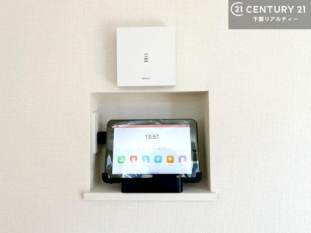 �����\�z�}(����) TV���j�^�[�t�C���^�[�t�H���������B���K�҂̊���m�F���Ă���Ή��ł��邽�߁A�h�Ɩʂɂ��z�����ꂽ���S�̐ݔ��ł��B�i���d�l�j