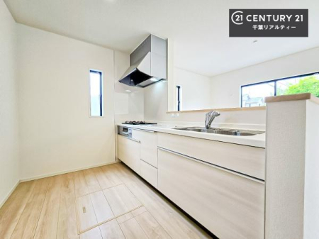 �L�b�`�� ��Ƃ肠�钲���X�y�[�X�ō�Ƃ����₷�����K�ȃL�b�`���ł��I
���q�l�ƈꏏ�ɂ��َq������y���߂�L�X�X�y�[�X�ł��B�y�����������ԂɂȂ肻���ł��ˁI