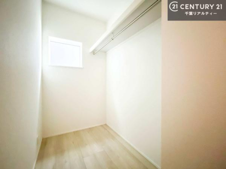 ���[ �E�H�[�N�C���N���[�[�b�g�t���ł��B��������̂��m���Ȃǂ����[���Ă��������ł��ˁI���ɂ���@�������ȂǋG�ߕ��̑傫�ȉƓd�����[�ł��܂��I