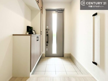 ���� �V���[�Y�{�b�N�X�t���B���ւ��Еt�����|�������₷���ł��I
�X�b�L���������ւŌ˂��J�����u�ԁA�������̂���S�n������Ԃ��o�}���Ă���܂��B