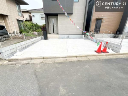 ���ԏ� ���ԃX�y�[�X��2�䕪����܂��I�Z�J���h�J�[�͂������A�o�C�N�⎩�]�ԂȂǂ��u���ꏊ�ɍ���܂���B