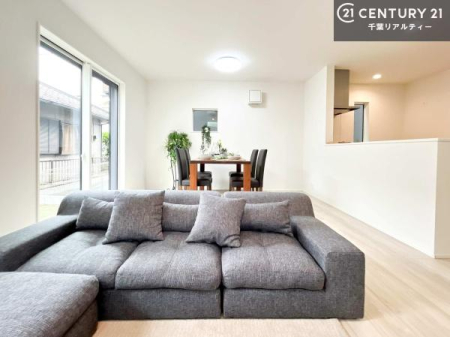 ���r���O �D�����z���܂肪���r���O����ł���ċ��S�n�̗ǂ���Ԃ����o���Ă���܂��I
���R�ƉƑ����W����b��������S�n�悢��ԁI