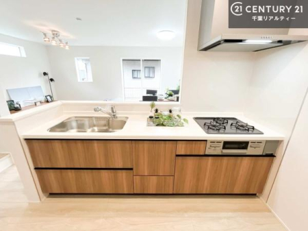 �L�b�`�� ��Ƃ肠�钲���X�y�[�X�ō�Ƃ����₷�����K�ȃL�b�`���ł��I
���q�l�ƈꏏ�ɂ��َq������y���߂�L�X�X�y�[�X�ł��B�y�����������ԂɂȂ肻���ł��ˁI