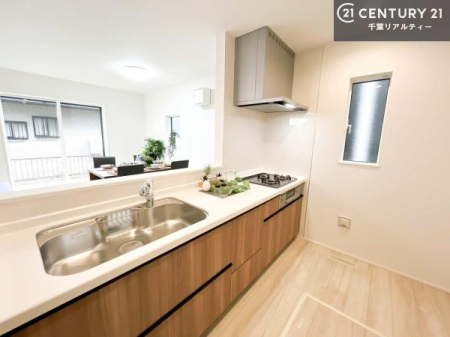 �L�b�`�� ��l�C�̑Ζʎ��V�X�e���L�b�`�����̗p���Ă��܂��I���Ƒ��̃R�~���j�P�[�V���������R�Ƒ�����݌v�ł��B
���q�l�ɂ��ڂ��͂��̂Ŋ������ł��ˁB���[�͂�����܂��I