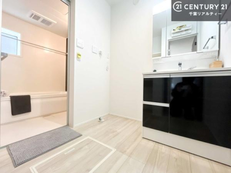 ���ʑ�E���ʏ� �O�ʋ��d�l�̐��ʏ��́A�g�����Ȃ݂����₷������I���͎��[�ɂȂ��Ă��܂��B�h���C���[�₨���ϓ����Еt������̂Ő��ʑ������X�b�L���ƌ����邱�Ƃ��o���܂��I