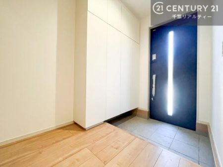 ���� �V���[�Y�{�b�N�X�t���B���ւ��Еt�����|�������₷���ł��I
�X�b�L���������ւŌ˂��J�����u�ԁA�������̂���S�n������Ԃ��o�}���Ă���܂��B�y���n�̔���J�Ò��z