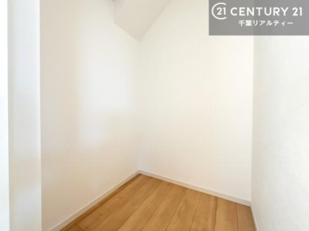 ���[ ���r���O�ɂ̓E�H�[�N�C���N���[�[�b�g������Ă���܂��B
�|���@����p�i�̎��[�ɕ֗��ŁA���o�����X���[�Y�ł��B
���Ќ��n�ɂāA���ۂ̐������C���[�W���Ă݂Ă͂������ł��傤���B�y���n�̔���J�Ò��z