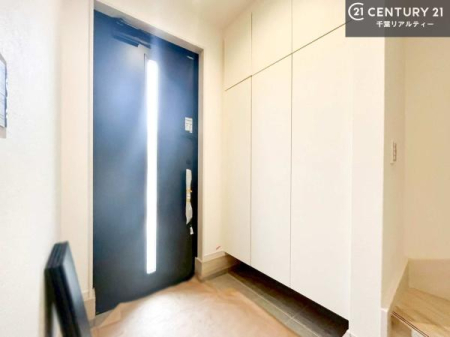 ���� �V���[�Y�{�b�N�X�t���B���ւ��Еt�����|�������₷���ł��I
�X�b�L���������ւŌ˂��J�����u�ԁA�������̂���S�n������Ԃ��o�}���Ă���܂��B