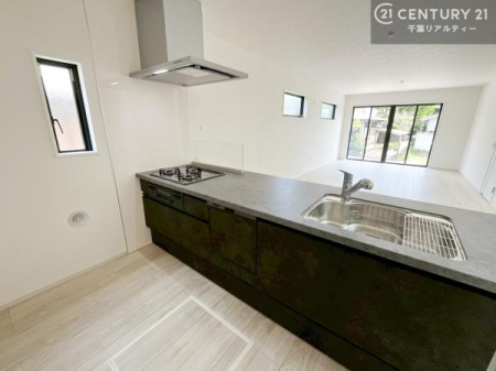 �L�b�`�� ��l�C�̑Ζʎ��V�X�e���L�b�`�����̗p���Ă��܂��I���Ƒ��̃R�~���j�P�[�V���������R�Ƒ�����݌v�ł��B
���q�l�ɂ��ڂ��͂��̂Ŋ������ł��ˁB���[�͂�����܂��I