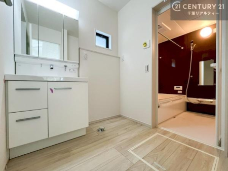 ���ʑ�E���ʏ� �O�ʋ��d�l�̐��ʏ��́A�g�����Ȃ݂����₷������I���͎��[�ɂȂ��Ă��܂��B�h���C���[�₨���ϓ����Еt������̂Ő��ʑ������X�b�L���ƌ����邱�Ƃ��o���܂��I