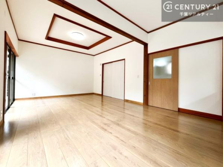 ���r���O �J�����̂���L�XLDK�I�\�t�@�[��_�C�j���O�e�[�u����u���Ă������ɂȂ�Ȃ��̂ŉ��K�ɉ߂����܂��I�R�~���j�P�[�V���������₷�����r���O�ł��B