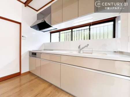 �L�b�`�� ��Ƃ����₷���V�X�e���L�b�`���ł��I���[����������t���Ă���̂ŁA�����X�y�[�X�ɕ���u���Ȃ��čςނ̂ŁA�L�X�g���āA���K�ɍ�Ƃ��ł��܂��I