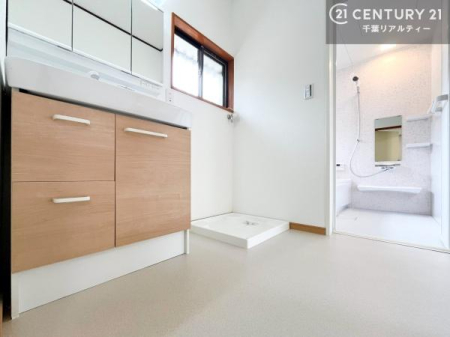 ���ʑ�E���ʏ� �g�Ȃ�𐮂�����ʏ��́A���������厖�ł��I������̐������̂��镵�͋C�����o�I�C�����悭���g�����������܂��B�L�X�����X�y�[�X���������ł��ˁI
