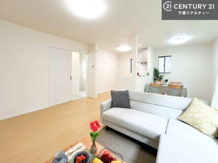 ���r���O �J�����̂���L�XLDK�I�\�t�@�[��_�C�j���O�e�[�u����u���Ă������ɂȂ�Ȃ��̂ŉ��K�ɉ߂����܂��I�R�~���j�P�[�V���������₷�����r���O�ł��B