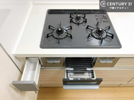 �L�b�`�� �R�����͎O������̂ł������̓����i�s���ł��܂��B
�������O�����t���ł��B�����X�y�[�X���L�X���Ă���׍�Ƃ����₷���I�g�����肪�ǂ��V�X�e���L�b�`���ł��I