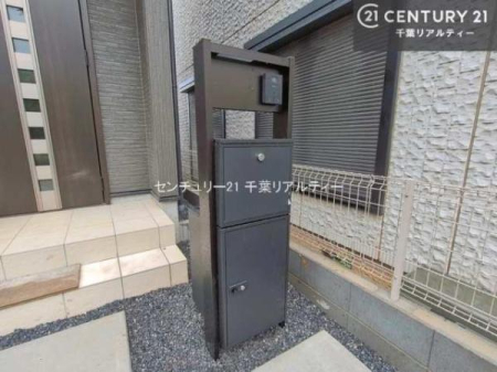 ���̑� �Ɨ��|�X�g��������ˌ��ďZ��B���֎������������Ƃ�����ۂŁA�X�֕��̎󂯎����X���[�Y�ɍs���܂��B�Z�܂��̊O�ςɂ����a�����g������̗ǂ��ݔ��ł��B
