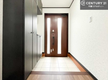 ���� �V���[�Y�{�b�N�X�t���B���ւ��Еt�����|�������₷���ł��I
�X�b�L���������ւŌ˂��J�����u�ԁA�������̂���S�n������Ԃ��o�}���Ă���܂��B