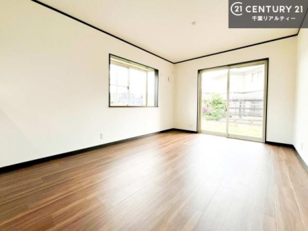 ���r���O �傫�ȑ����炽���Ղ�̗z���������閾�邢���r���O�B�J�����̂��郊�r���O�ŉƑ��c���̂��났�̎��Ԃ��߂����܂��I