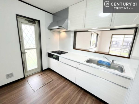 �L�b�`�� ��l�C�̑Ζʎ��V�X�e���L�b�`�����̗p���Ă��܂��I���Ƒ��̃R�~���j�P�[�V���������R�Ƒ�����݌v�ł��B
���q�l�ɂ��ڂ��͂��̂Ŋ������ł��ˁB���[�͂�����܂��I