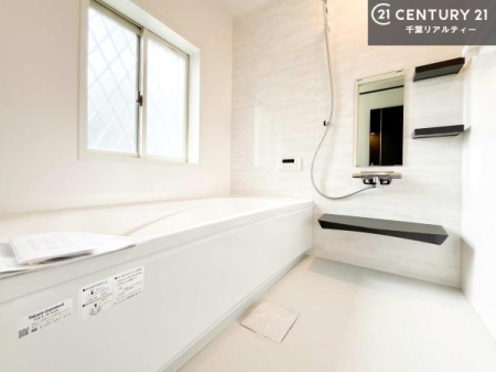 ���� ������Ƃ����������̂���o�X���[���I���K�ȃo�X�^�C��������܂��I
1���̔�����������Ɩ����Ă����f�G�ȃ����N�[�[�V������ԂɂȂ肻���ł��ˁB