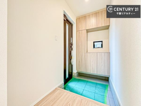 ���� �V���[�Y�{�b�N�X�t���B���ւ��Еt�����|�������₷���ł��I
�X�b�L���������ւŌ˂��J�����u�ԁA�������̂���S�n������Ԃ��o�}���Ă���܂��B