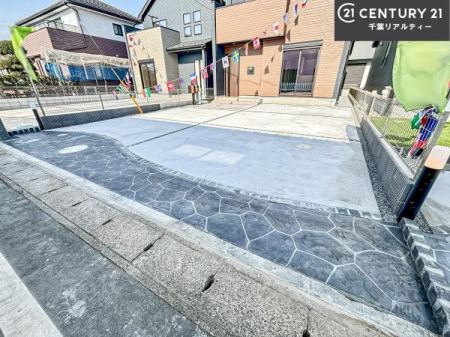 ���ԏ� ���ԃX�y�[�X��2�䕪����܂��I�Z�J���h�J�[�͂������A�o�C�N�⎩�]�ԂȂǂ��u���ꏊ�ɍ���܂���B