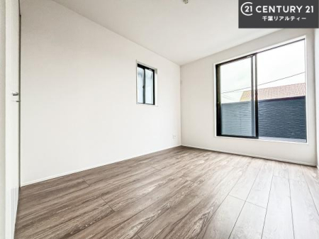 �m�� �o���R�j�[�ɖʂ��Ă���m���ł��B���邭�����肪����A���C����������ł��܂��I���N���āA�O�ɏo�Ĕw�L�т����[�ċz�����ǂ������}������邱�Ƃ��ł��܂��B