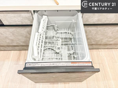 �L�b�`�� �H��@�t���̃L�b�`���ł��I�Z���������r��h�~�Ƃ��đ�ϊ��􂷂�֗��Ȏd�l�ł��I�r���g�C���Ȃ̂ŃL�b�`���̏ꏊ����炸�����X�y�[�X���L���g�����Ƃ��o���܂��I