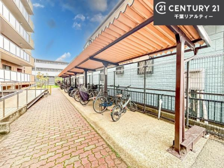 ���̑����p�� ���֏ꊮ���ŁA���q���܂̎��]�Ԃ�ʋΗp�̎��]�Ԃ����S���Ēu���܂��B���Ƒ��ɂ����ꂵ���֗��Ȑݔ��ł��B
�󂫏󋵂����C�y�ɂ��₢���킹���������B