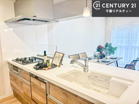 �L�b�`�� ��l�C�̑Ζʎ��V�X�e���L�b�`�����̗p���Ă��܂��I���Ƒ��̃R�~���j�P�[�V���������R�Ƒ�����݌v�ł��B
���q�l�ɂ��ڂ��͂��̂Ŋ������ł��ˁB���[�͂�����܂��I