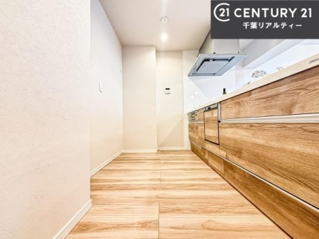 �L�b�`�� ���[�X�y�[�X���[�����Ă���A�L�b�`���܂�����������ƕۂ��Ȃ���A�L�X�Ƃ��������X�y�[�X���m�ہB���K�ȍ�Ɗ��ŁA�����̂����������X���[�Y�ɂ͂��ǂ�܂��B