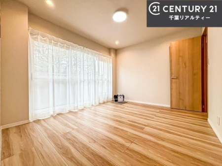 �m�� �o���R�j�[�ɖʂ��Ă���m���ł��B���邭�����肪����A���C����������ł��܂��I���N���āA�O�ɏo�Ĕw�L�т����[�ċz�����ǂ������}������邱�Ƃ��ł��܂��B