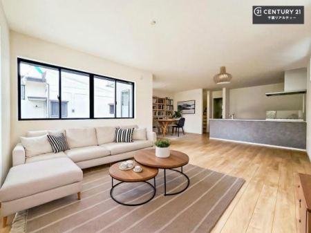 ���r���O �Ƌ��CG�p�[�X�ł��B�J�����̂���L�XLDK�I�\�t�@�[��_�C�j���O�e�[�u����u���Ă������ɂȂ�Ȃ��̂ŉ��K�ɉ߂����܂��I�R�~���j�P�[�V���������₷�����r���O�ł��I